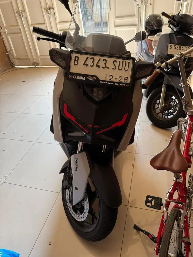 Yamaha XMax Connected Desember 2023 warna Abu-abu