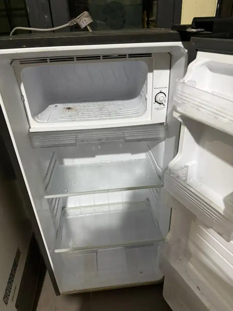 Dijual kulkas sharp satu pintu