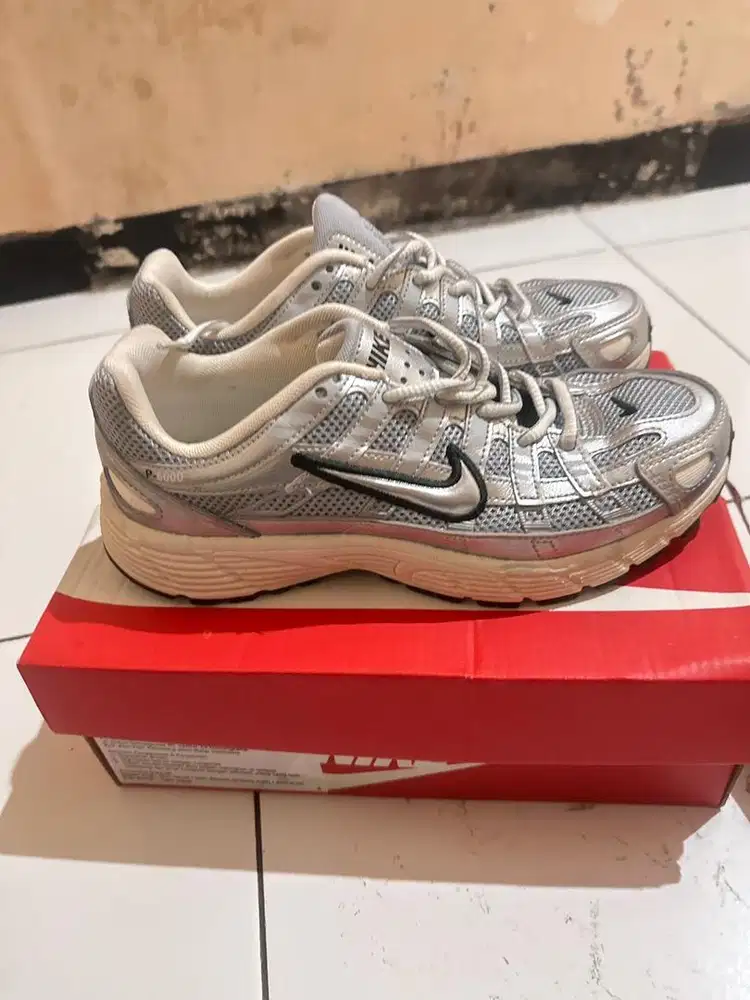 Sepatu Nike p-6000 metalic silver