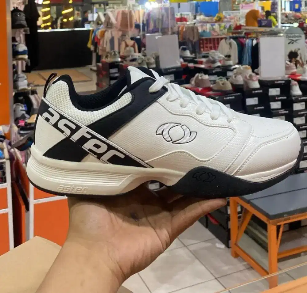 Sepatu tenis dan badminton astec size 45 murah