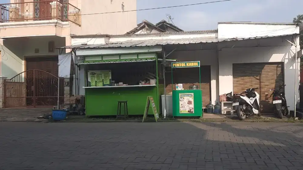 Dicari karyawan menjual dan menjaga stan makanan