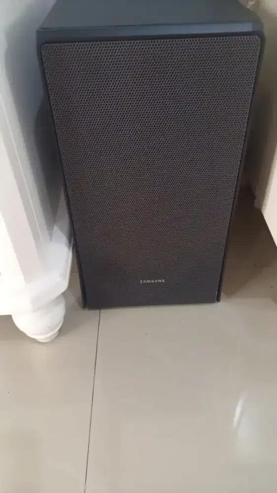 Soundbar dan subwoofer samsung