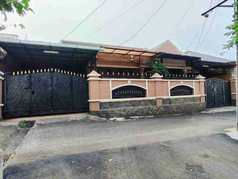 Dijual Rumah Luas di Jatiwaringin Pondok Gede Dekat Stasiun LRT Jati Bening Tidak Banjir