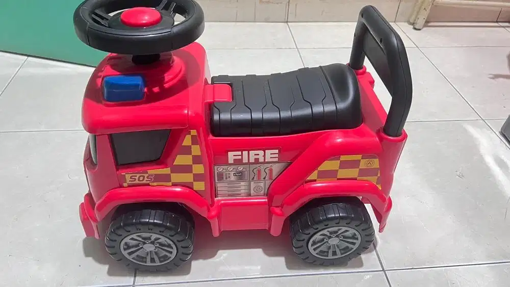 Mainan mobil anak mini