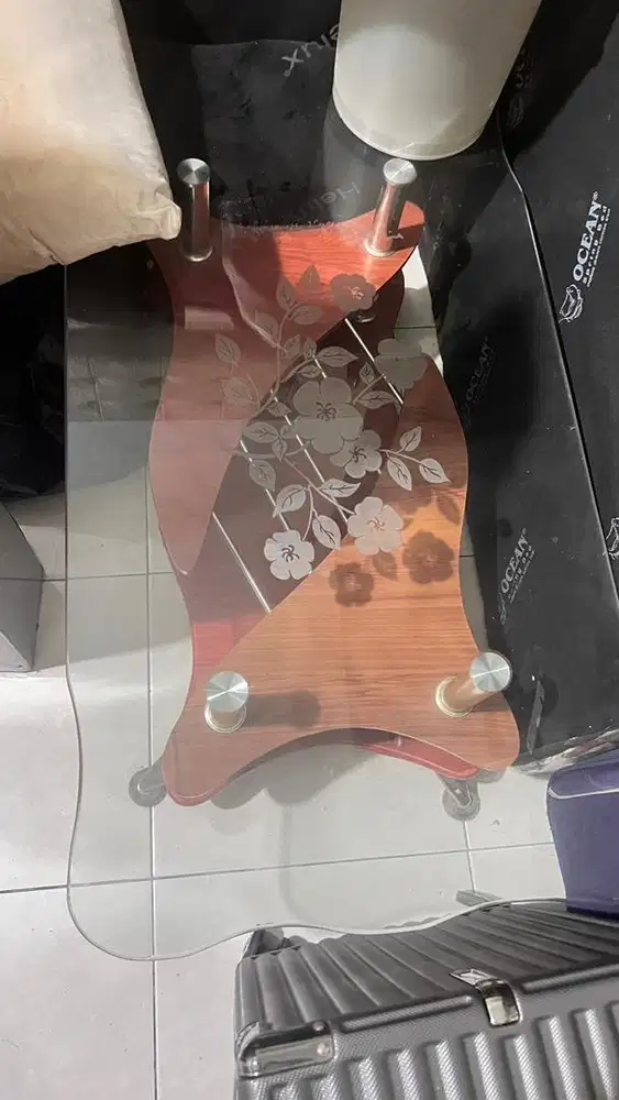 Meja kaca, meja ruang tamu