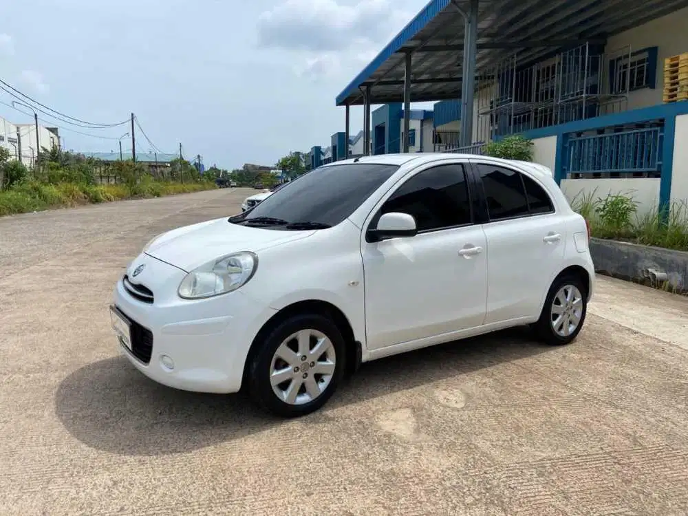 NISSAN MARCH AT 2011