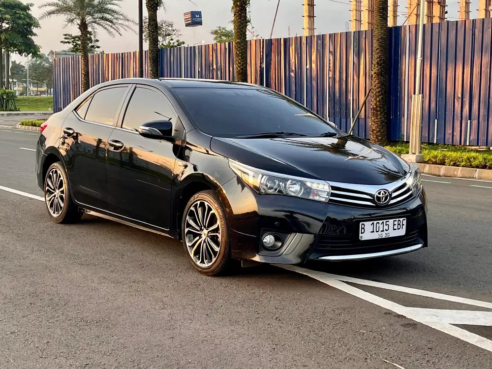 Toyota Corolla Altis V 1.8 AT 2015
Warna Hitam
Km 93Rb Service Record
