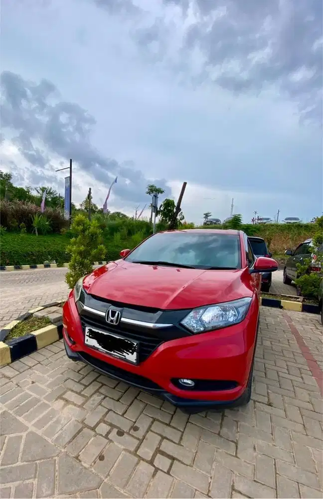 Dijual honda hrv A/T 2016