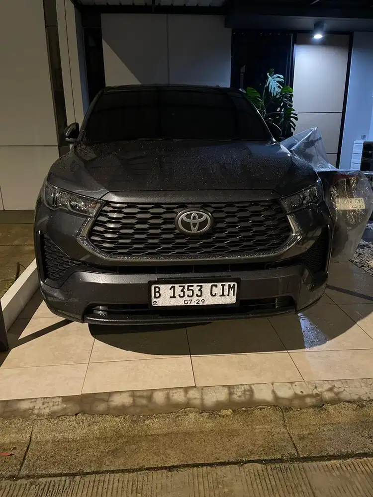 Innova Zenix V AT Bensin 2024