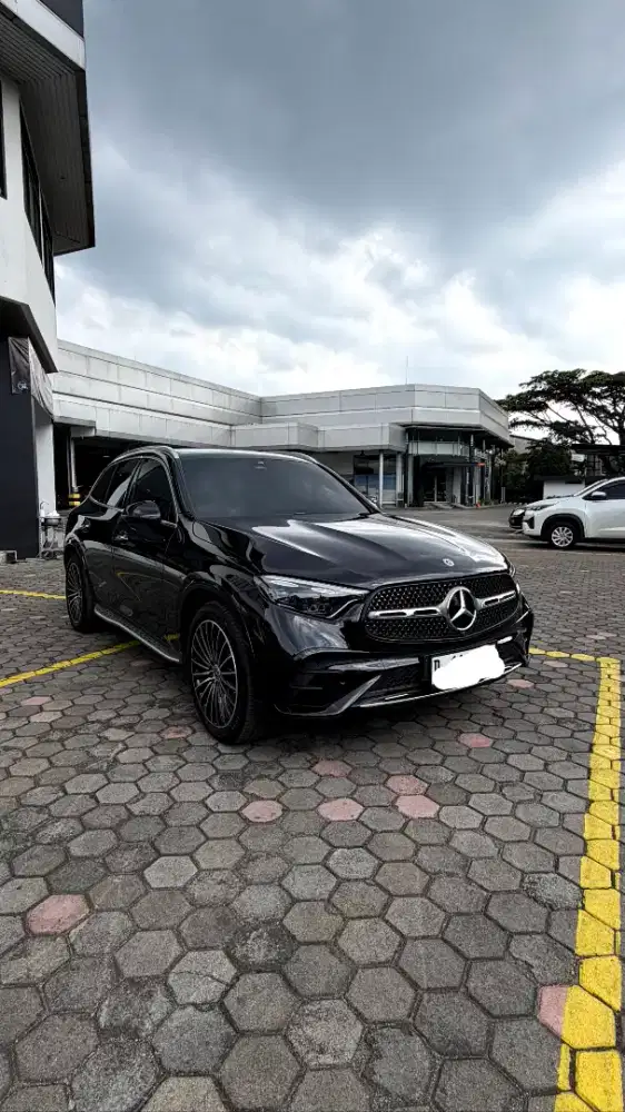 GLC 300 AMG LIKE NEW