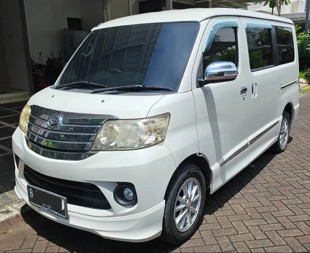 Daihatsu Luxio 1.5 X AT (2017) Putih STNK Hidup Bebas Banjir