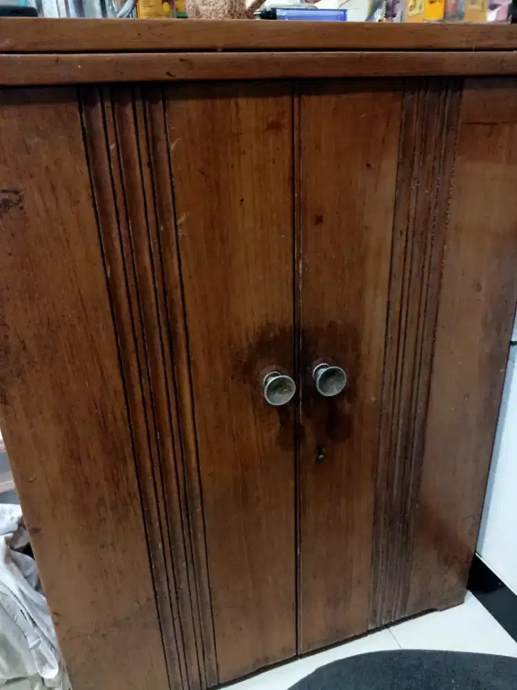 Mesin Jahit Lemari Jati Kuno