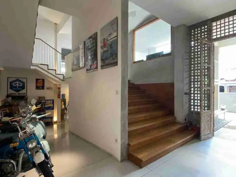 jual cepat kayu putih Pulomas 2½ lantai Hoek luas 165m bagus siap huni hanya 3*M-an loh