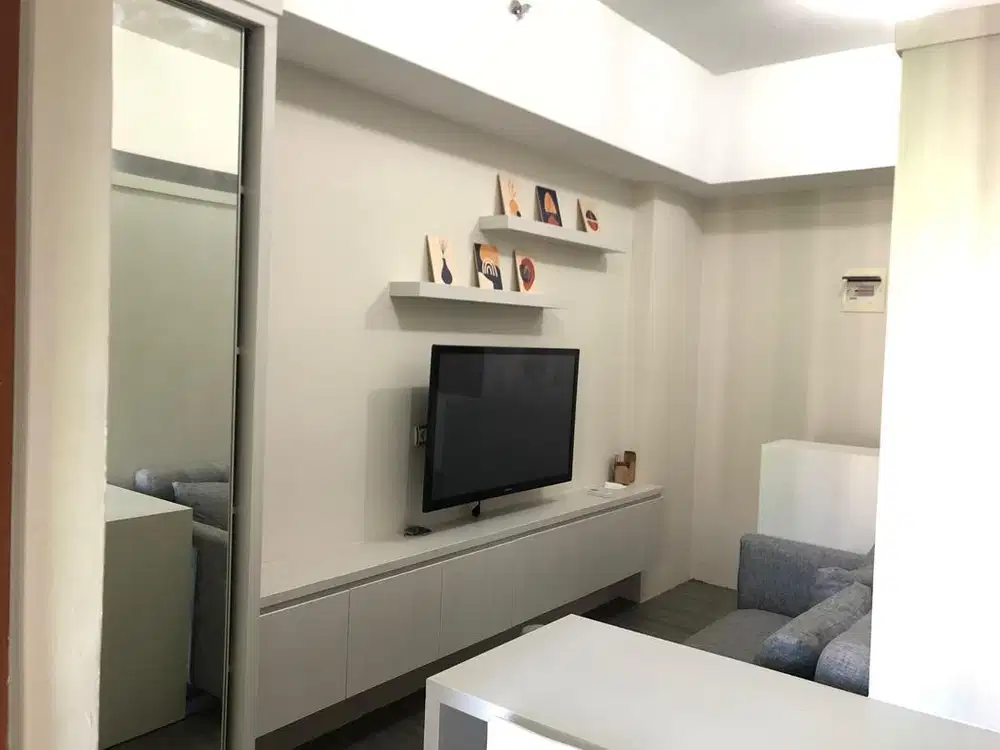 DISEWAKAN APARTEMENT GREENLAKEVIEW CIPUTAT FULL FURNISHED