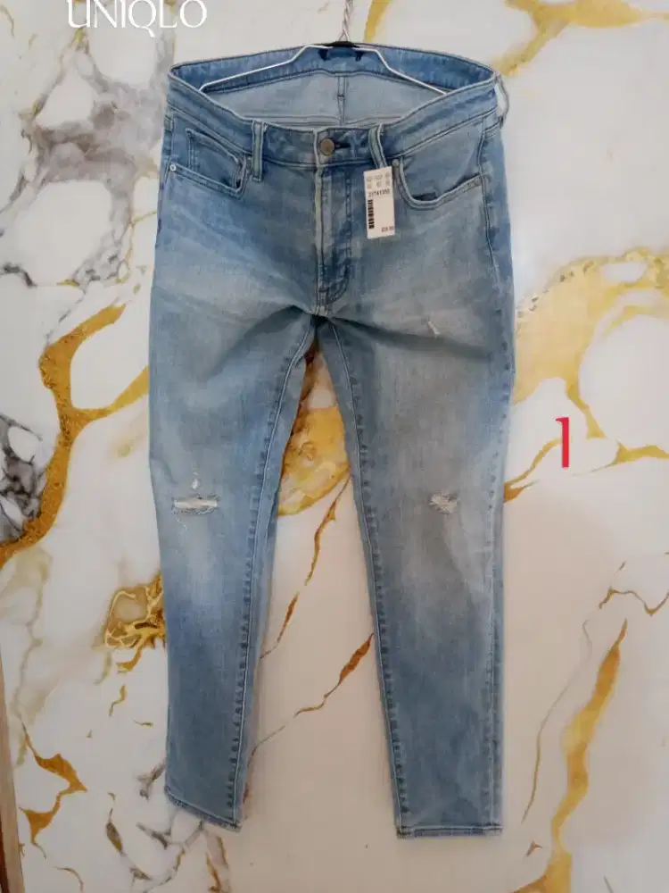JEANS UNIQLO ORIGINAL SLIM FIT WASHED BLUE – LIKE NEW