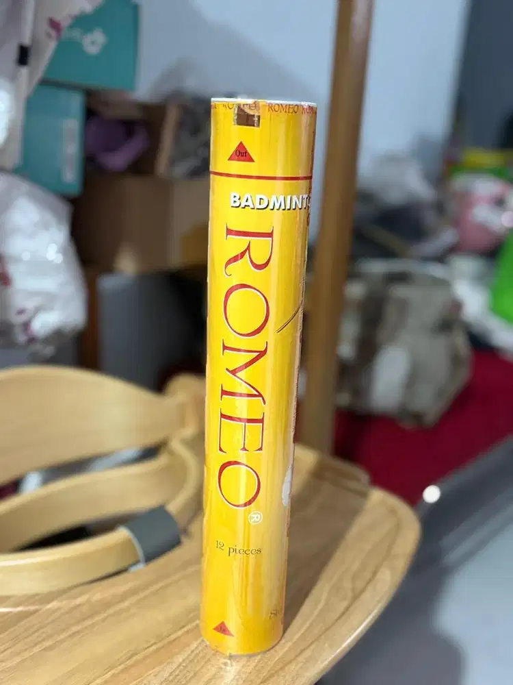 Shuttlecock Romeo Kuning