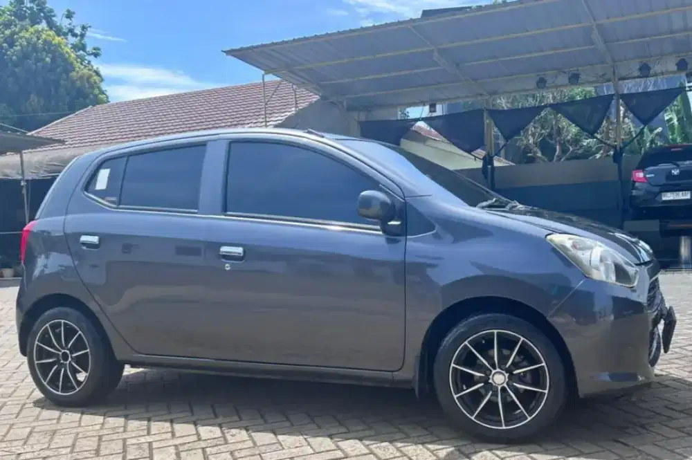 Low KM !! Daihatsu Ayla M A/T Sporty 2017