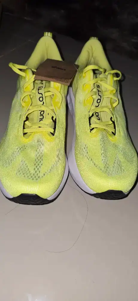 Asics Novablast 5 Yellow