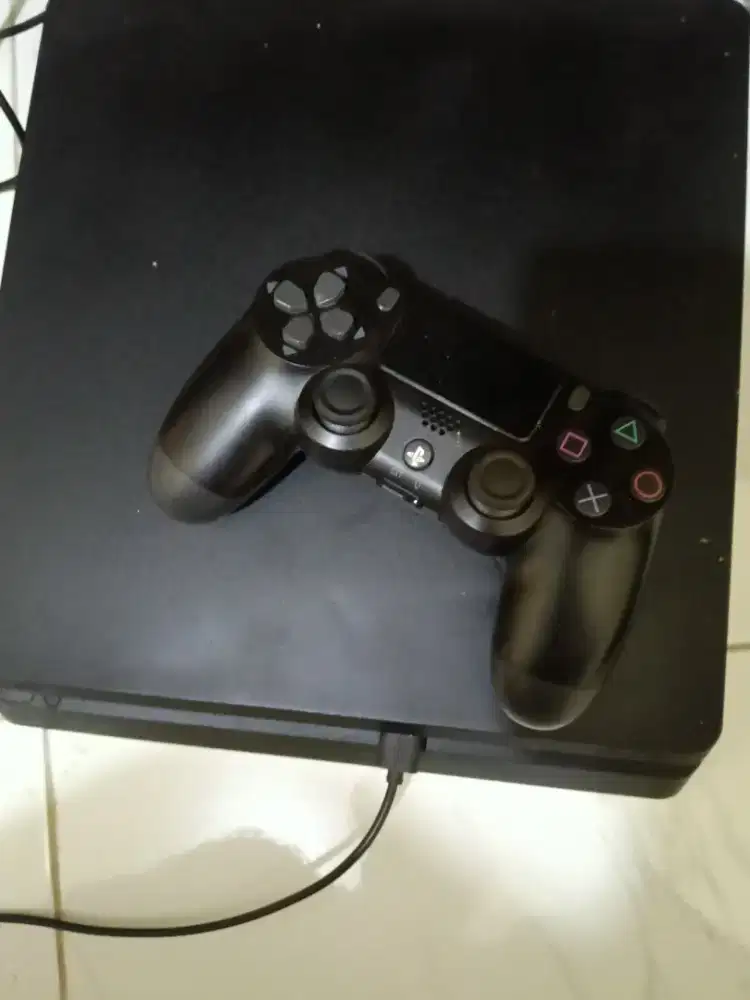 Ps 4 slim 1 TB Nominua