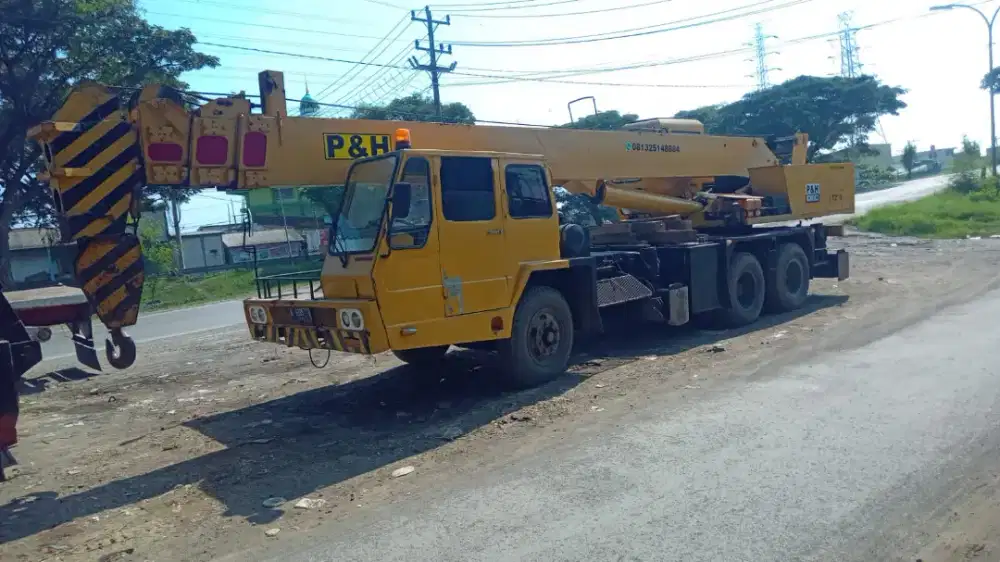 Rental alat berat (crane)