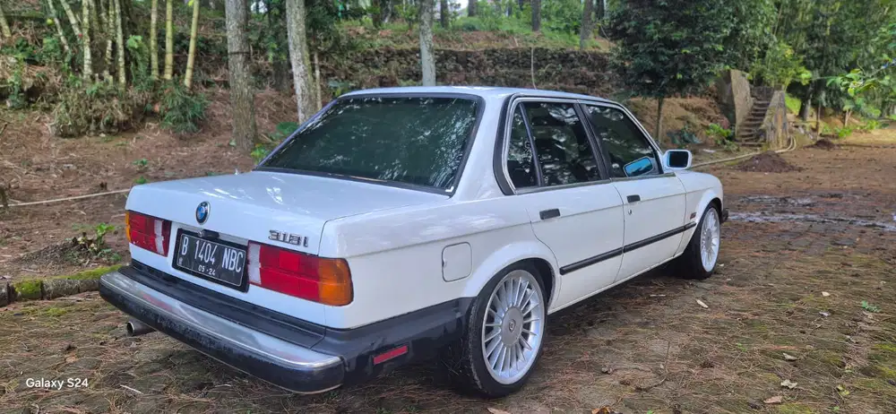 BMW 318i 1988 Bensin