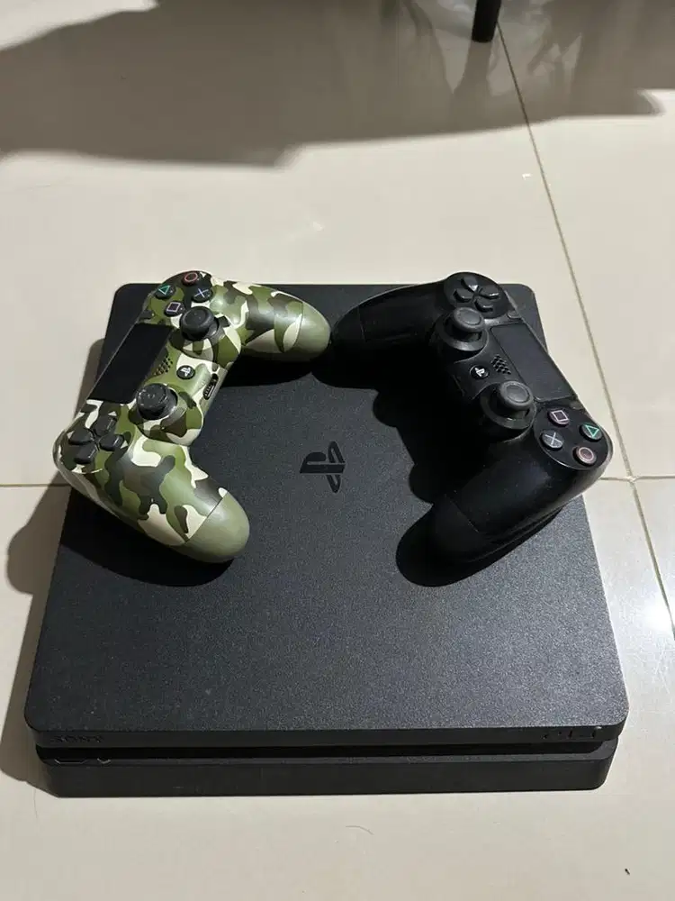 PS4 SLIM & 2 DUALSHOCK + (SPECIAL EDITION)