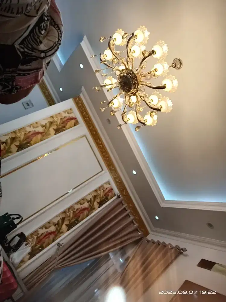 Di butuhkan untuk pegawai salon rambut