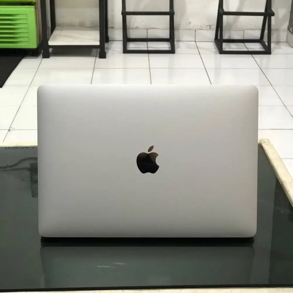 MacBook Pro M1 2020 RAM 16GB SSD 512GB Touchbar Normal Mulus Terawat