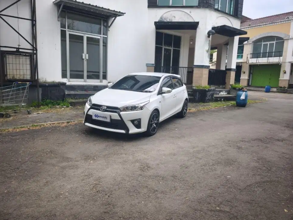 Pajak Panjang - TOYOTA Yaris 1.5 G Bensin M/T 2016 PUTIH