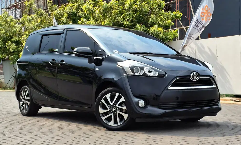 TOYOTA SIENTA V 1.5 MATIC 2017
WARNA HITAM
KM 72 RIBU
PAJAK DESEMBER