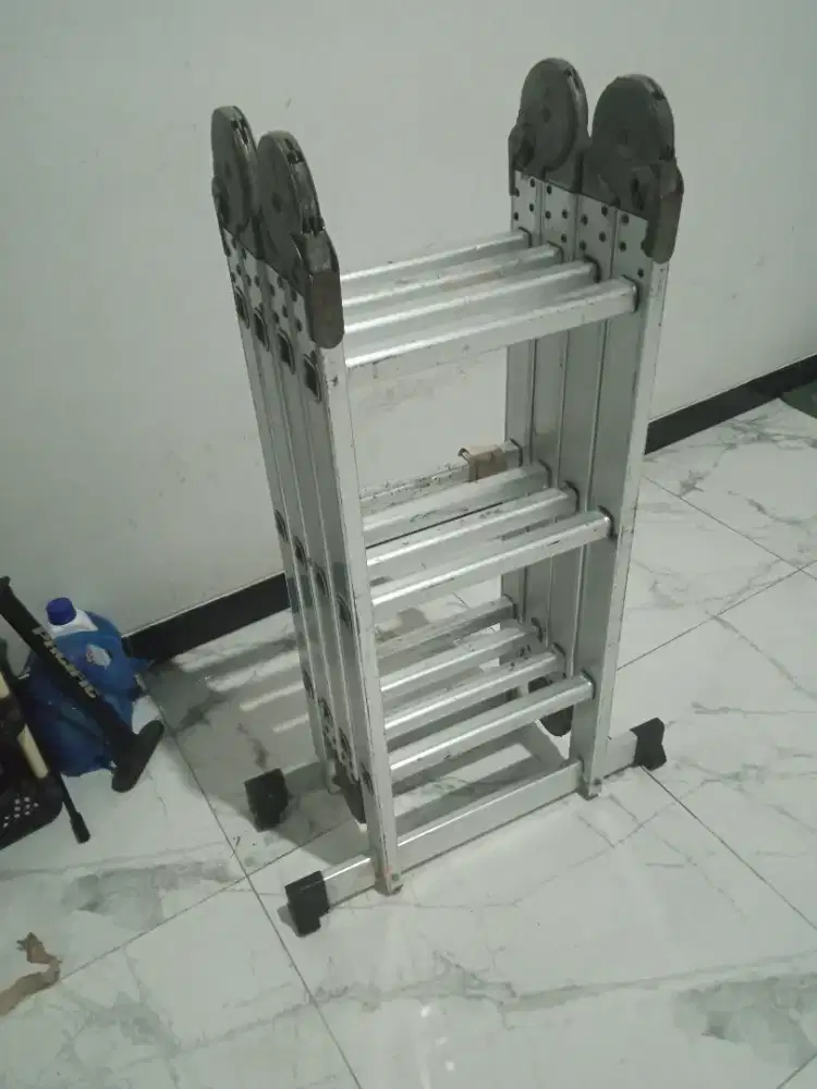 Tangga lipat merk mollar