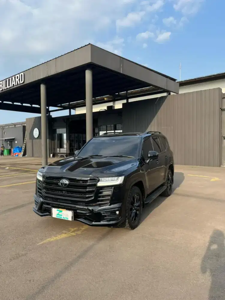 LAND CRUISER VXR300 2021