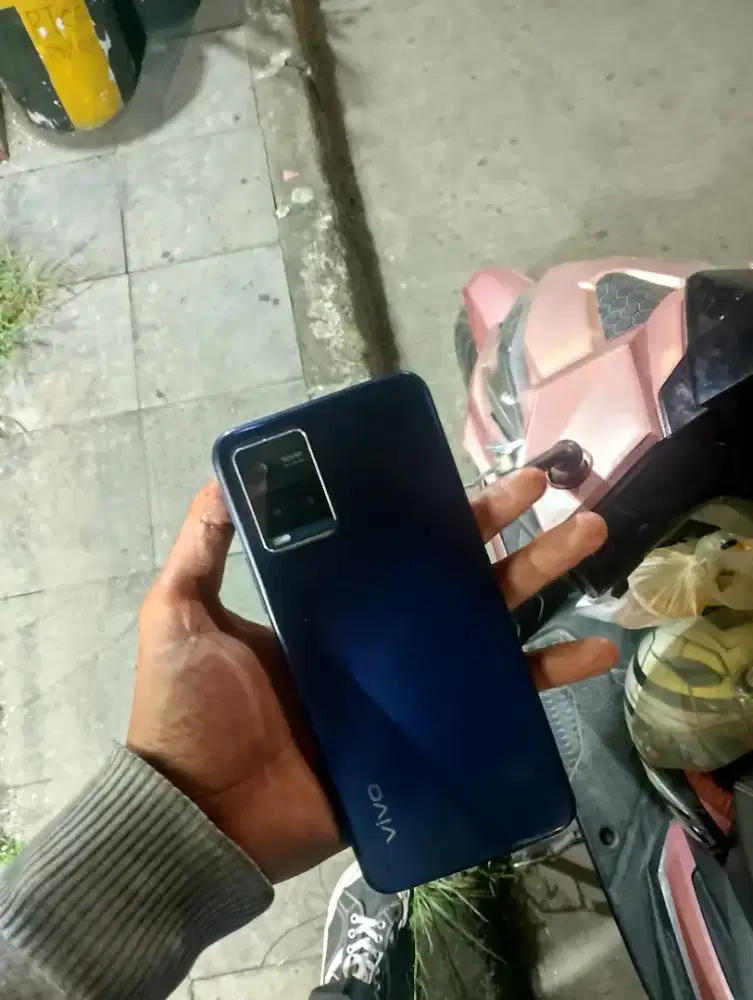Jual Bu mendesak Vivo y21s