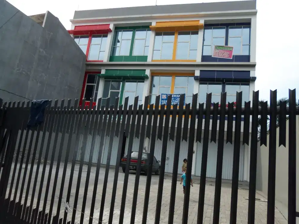 DISEWA Ruko 3 lantai di Jalan Majapahit Semarang