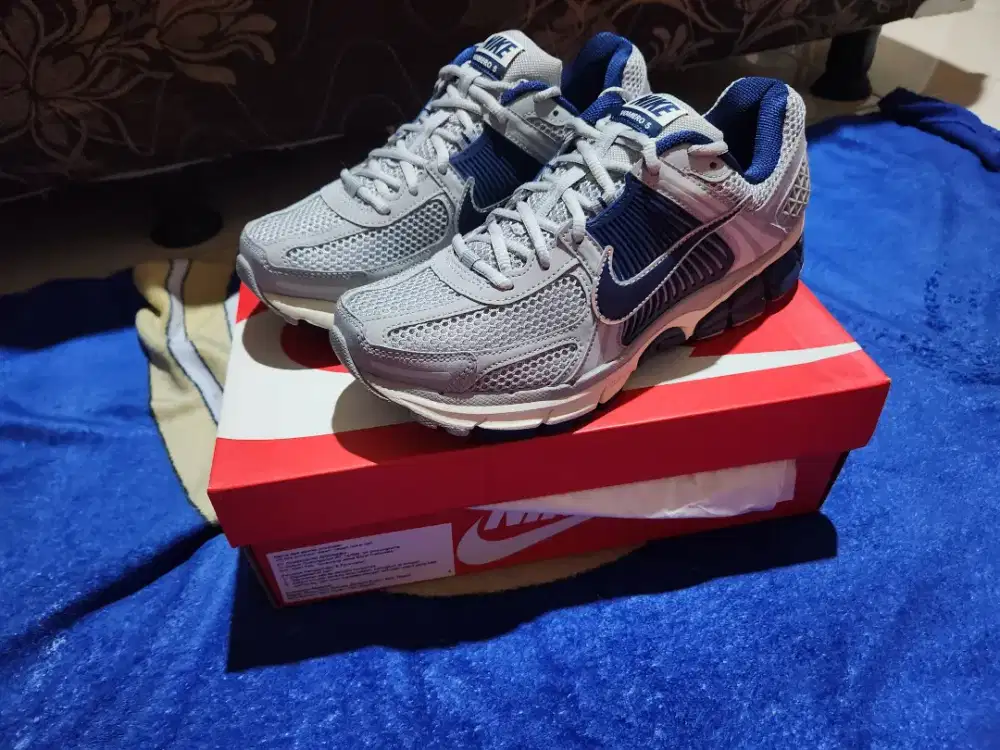 NEW Nike Zoom Vomero 5 Original ukuran 42,5