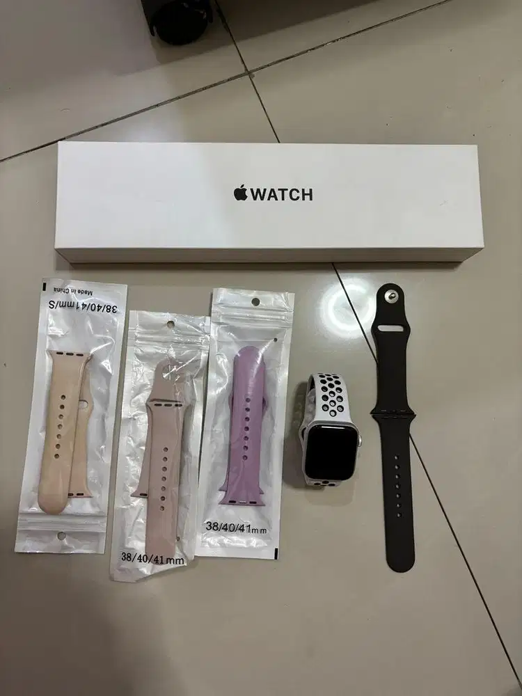 Dijual Apple watch se gen 2 2022 fullset like new banyak bonus nya