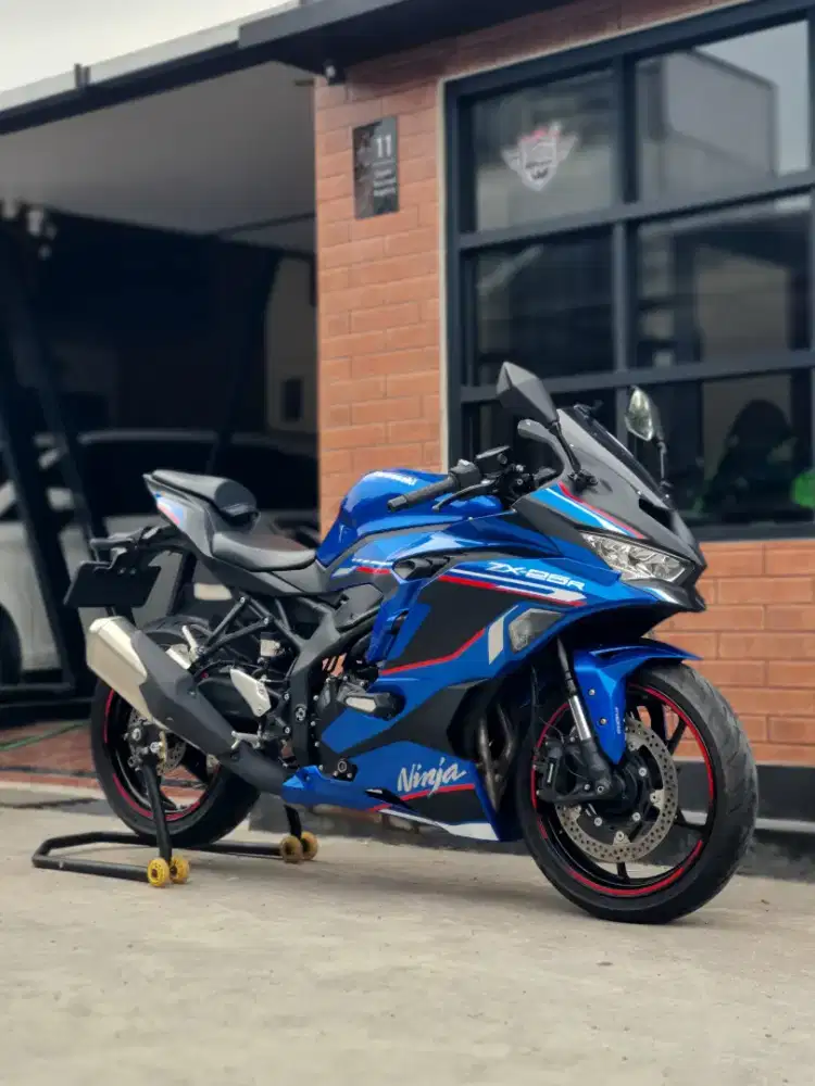 KAWASAKI ZX25R SE ABS TFT BIRU 2024 KM 2RB LIKE NEW!