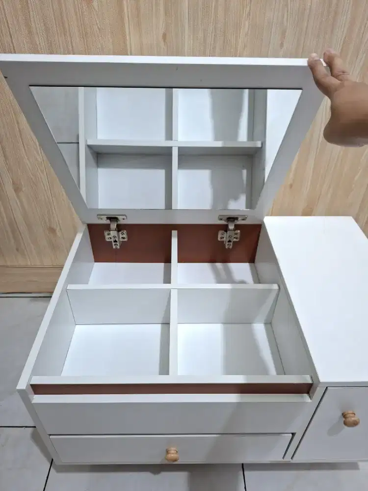 meja minimalis mulus