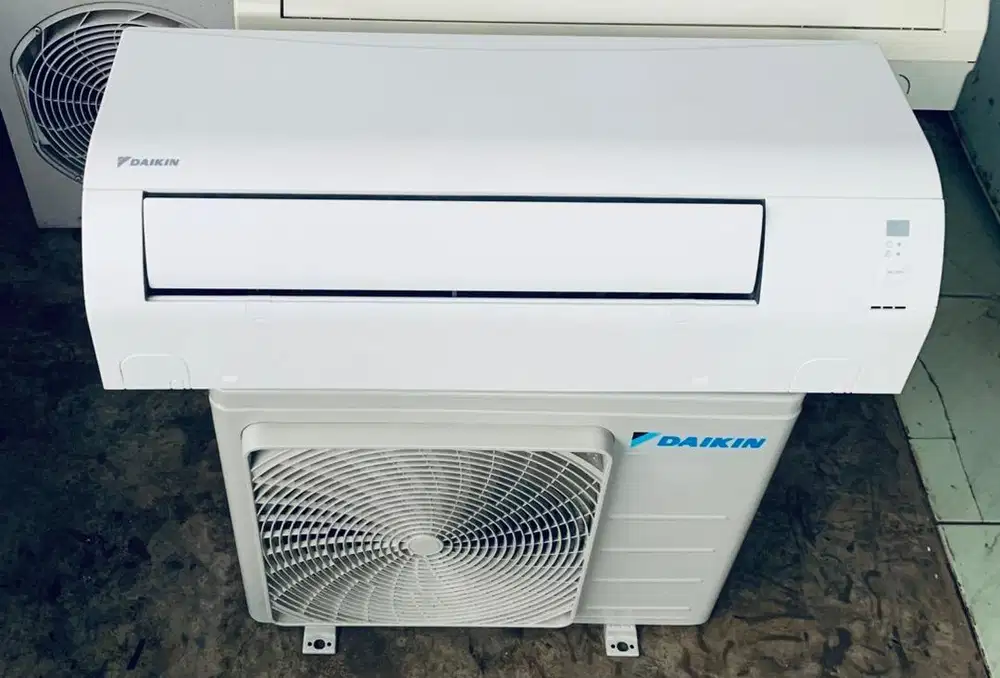 Ac daikin 1/2 pk lowwat like new