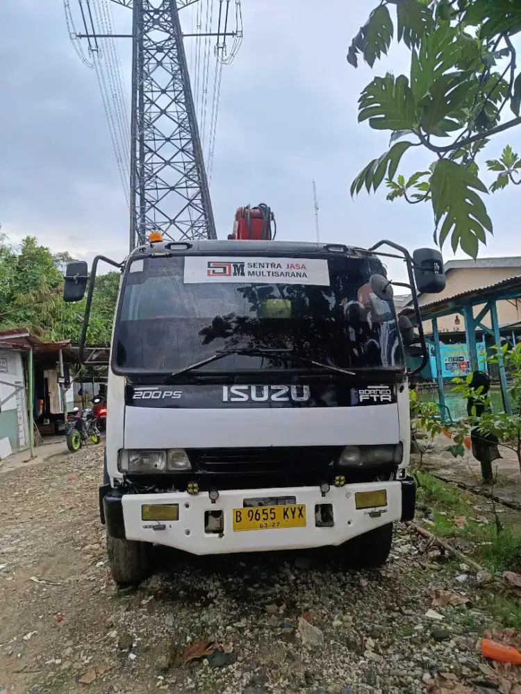 Truk Isuzu crane 12 t