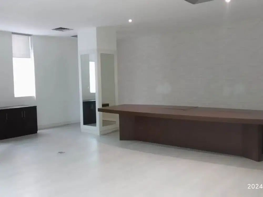 Kantor Jakarta Pusat di Graha Dinamika 195 Sqm Furnished Lokasi Strategis