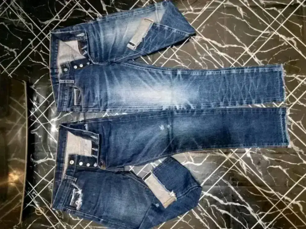 Celana denim kondisi mulus