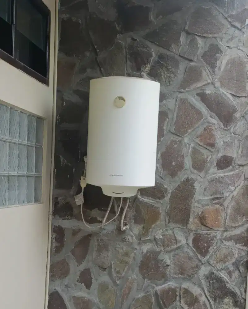 Jangan Bayar Mahal! Water Heater Ariston 100L Like New Siap Pakai