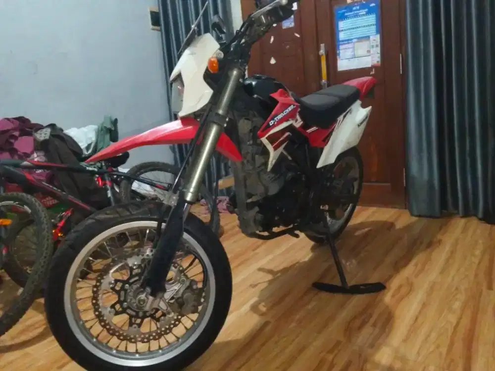 Kawasaki D tracker/KLX tahun 2018
Ss lengkap
Pajak panjang
Kaleng pnjg