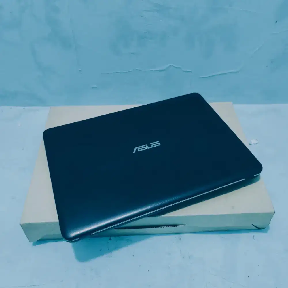 Laptop Asus Slim Ram 4GB Siap pakai Win 10 Pro