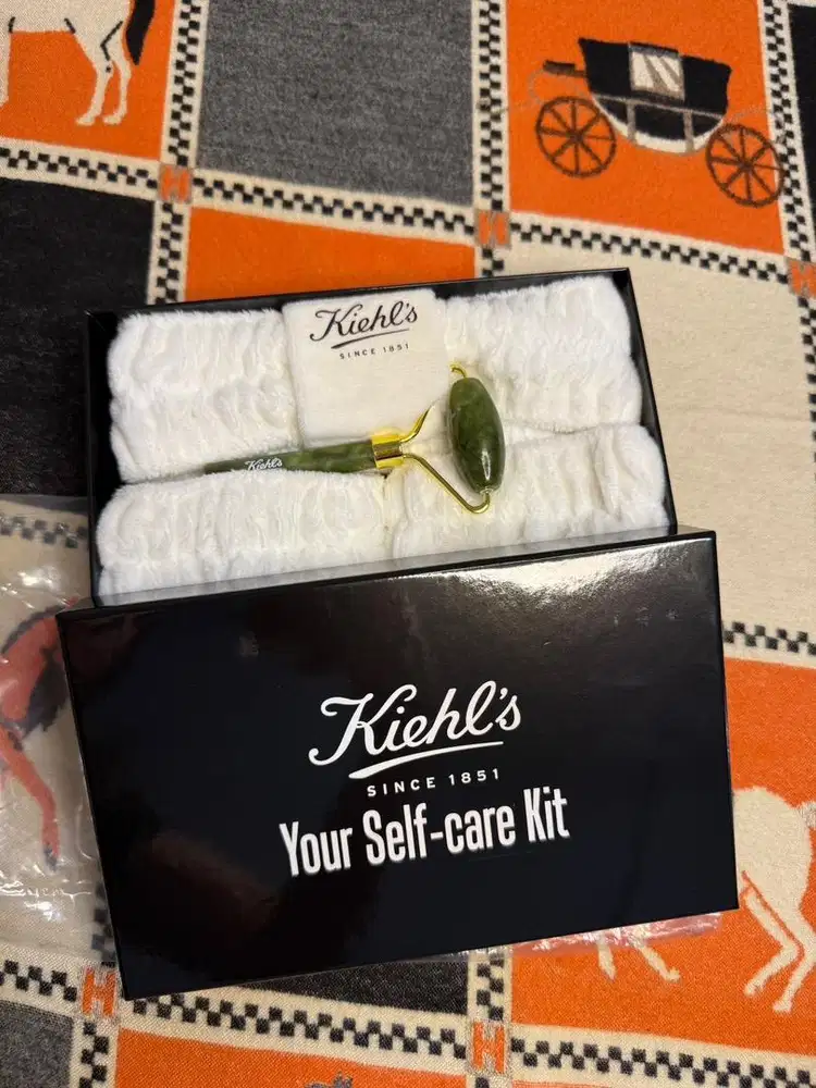 Kiehl’s Self Care Kit (Jade Roller & Headband NEW + Pouch Like New)