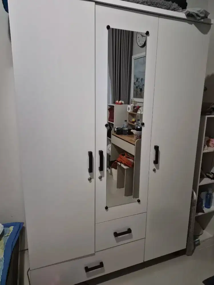lemari baju 3 pintu
