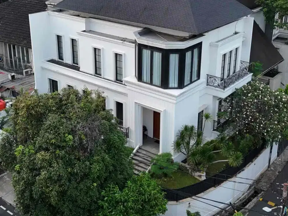 Jual Rumah Di Kebayoran Baru, Design American Classic Dekat Senopati SCBD