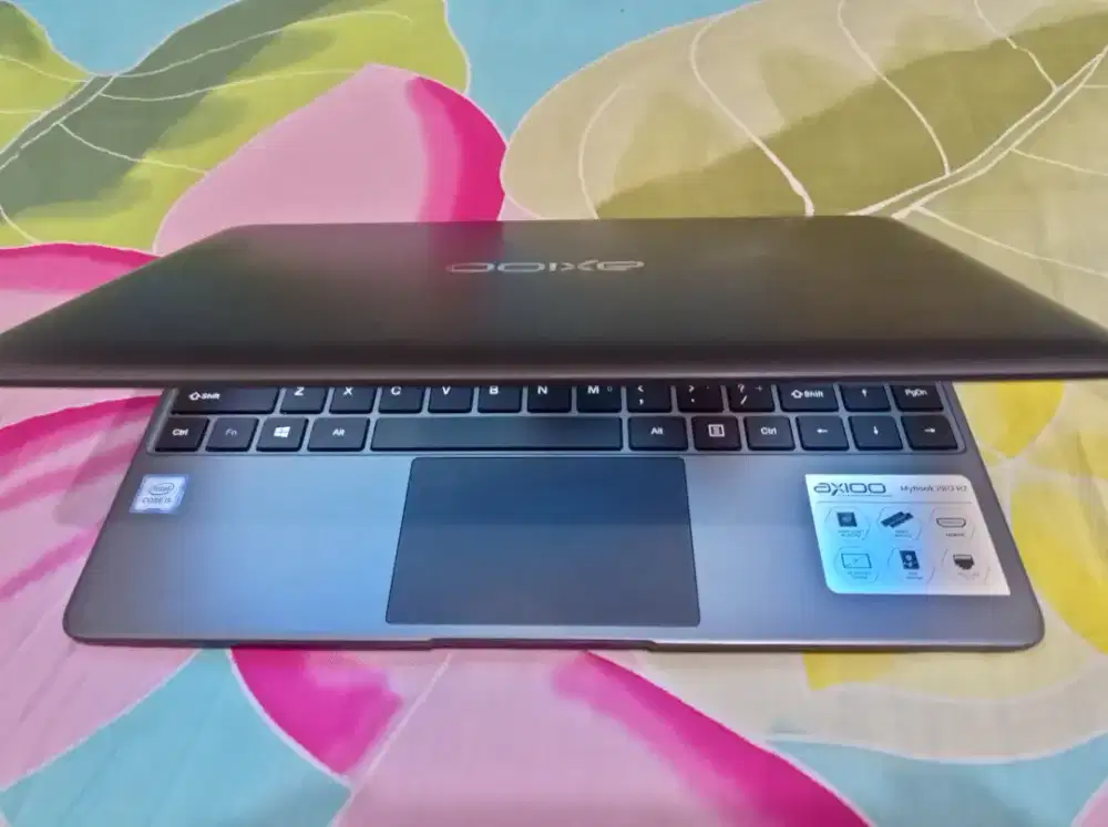 Laptop RAM 8 SSD 512 GB CORE-i5 Mulus No Minus