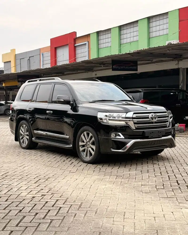 Toyota landcruiser VXR 200 2017 istimewa